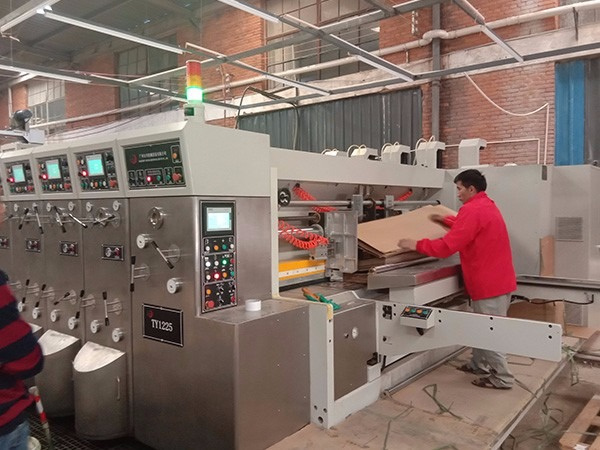 彩箱印刷(shuā)設備